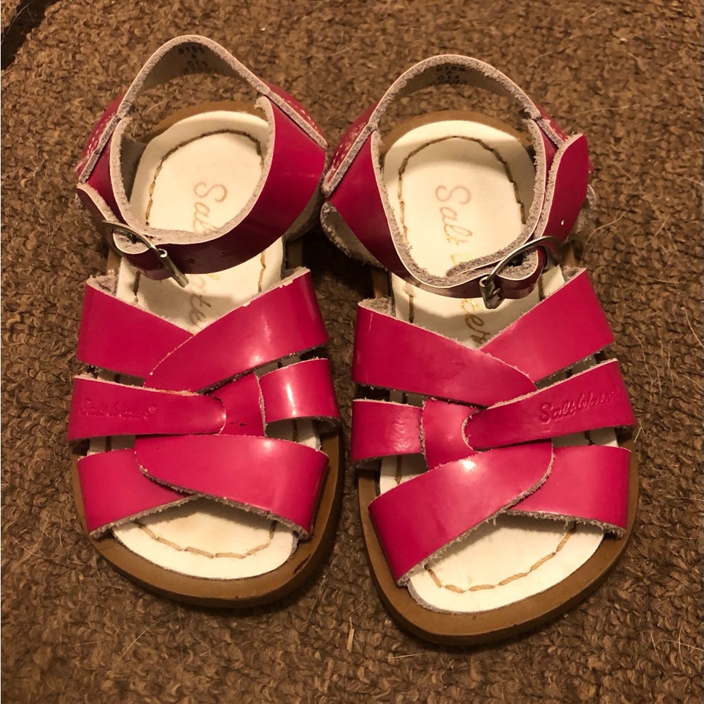 Saltwater Sandals in Hot Pink